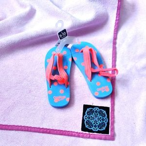 OshKosh B'gosh Girls Polka dot Flip flop sandals size Large 9-10